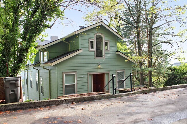 Foto del edificio - 2400 SW Hoffman Ave