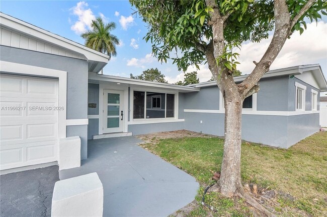 Building Photo - 4725 NW 5th Ct