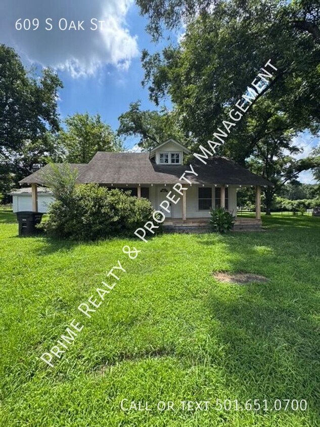 Foto principal - 609 S Oak St