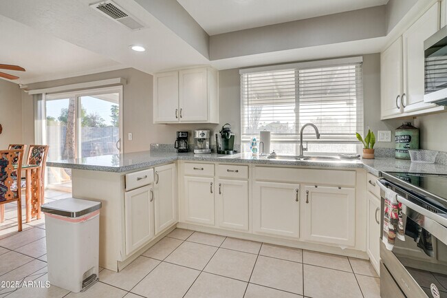Foto del edificio - 9819 N 67th Dr