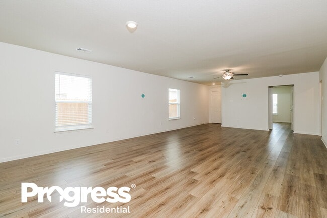 Building Photo - 316 Silvercrest Ln