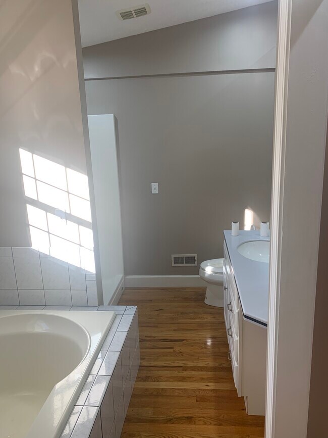 Building Photo - 104 Tourant Dr