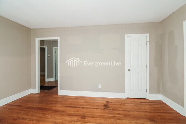 Building Photo - 1525 Abbott Rd