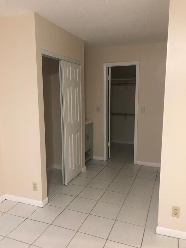 Building Photo - 20886 Vinesta Cir