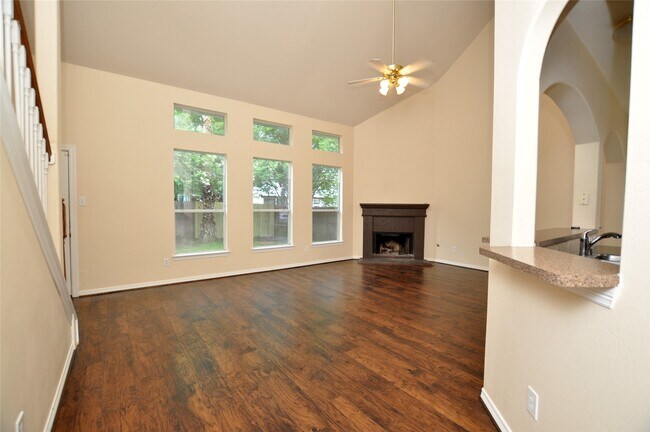 Foto del edificio - 9210 Hidden Lake E Dr