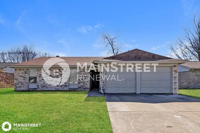 Primary Photo - 3904 Royal Crest Dr, Fort Worth, TX 76140
