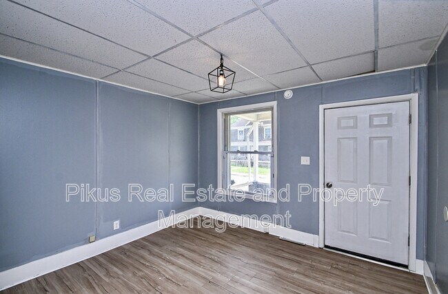 Foto del edificio - 825 7th St NW