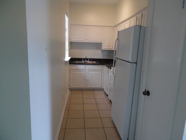 Foto del edificio - 739-741 Leontine St