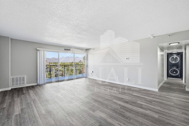 Building Photo - 425 W Paseo Redondo