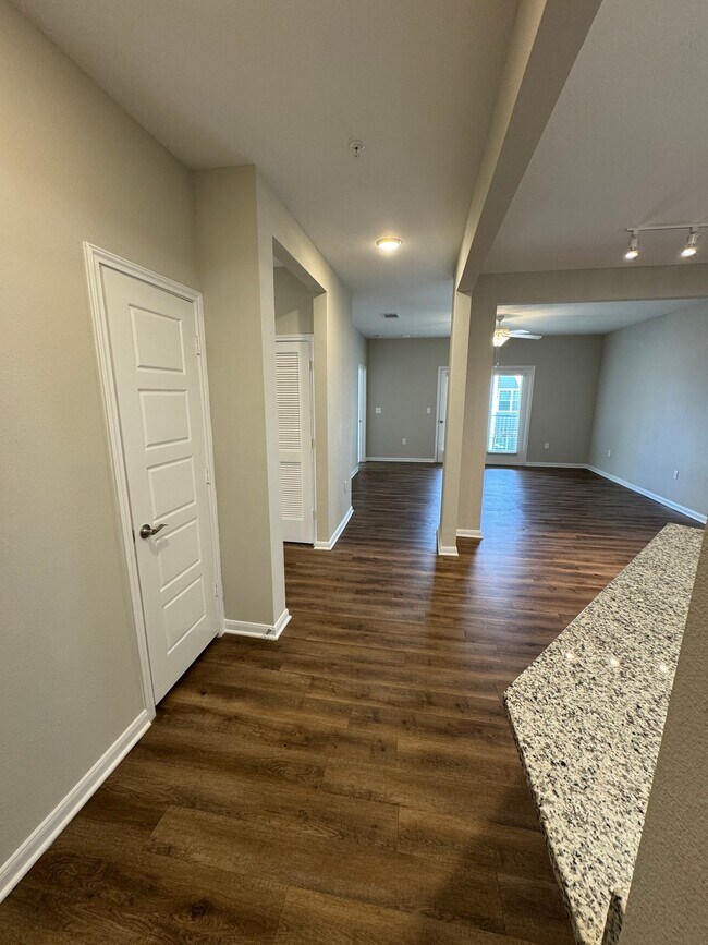 Foto del edificio - 450 Houston Ridge Dr