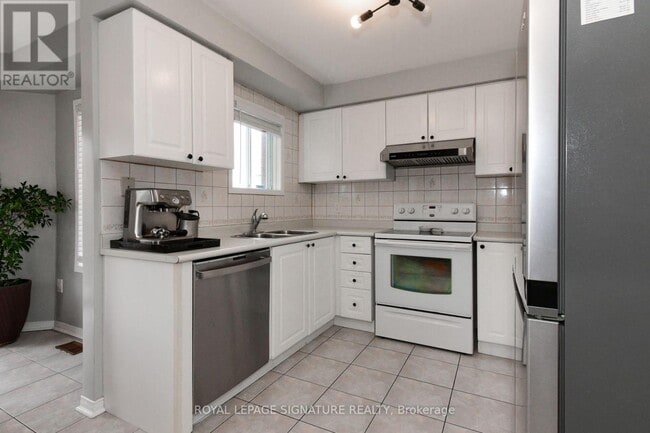 Photo du bâtiment - 5239 River Forest Ct
