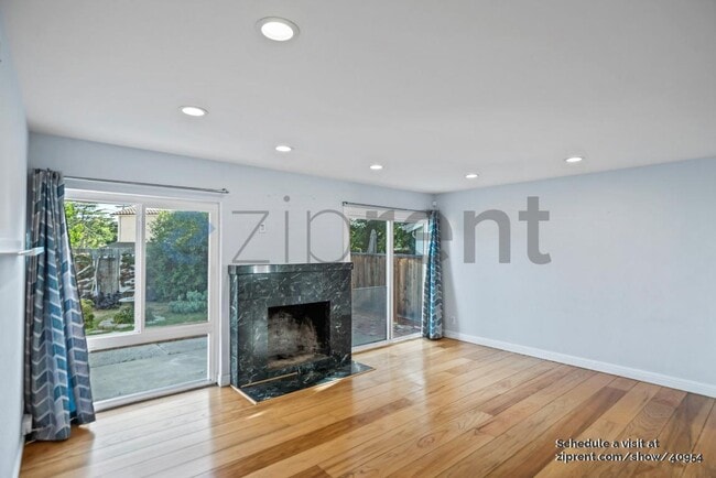 Foto del edificio - 33125 Basswood Ave