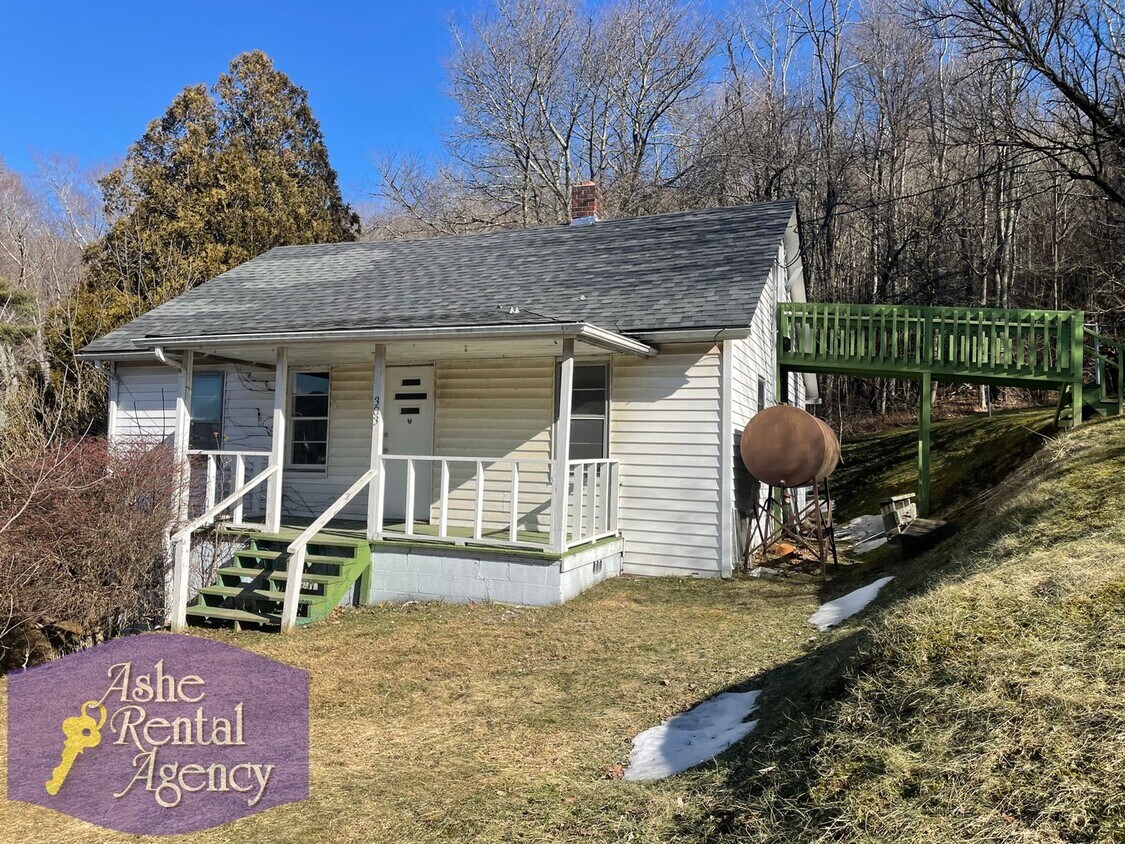 Foto principal - Quaint Cottage Walking Distance to Downtown West Jefferson