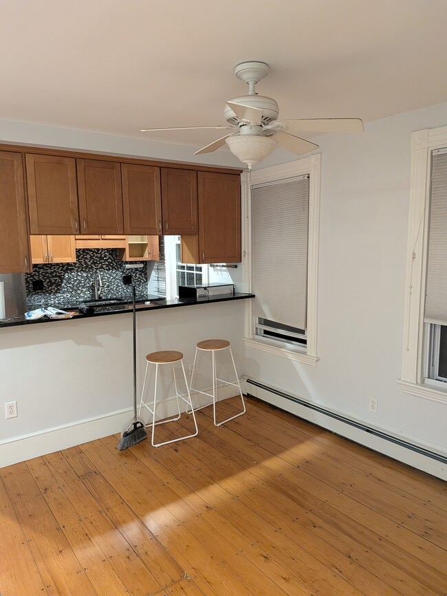 Building Photo - 184 Otis St