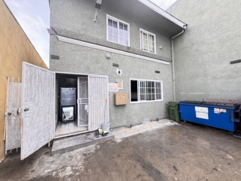 Primary Photo - 2820 W Slauson Ave