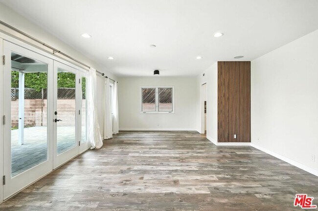 Foto del edificio - 6137 Laurelgrove Ave