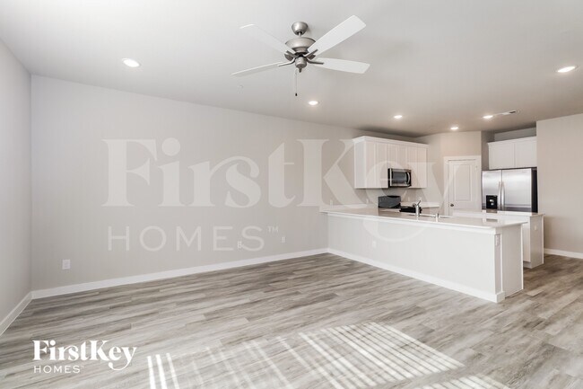 Foto del edificio - 332 Niki Dr