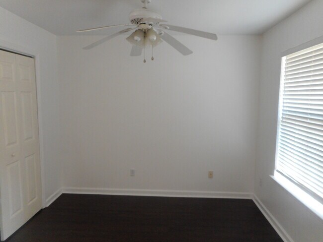 Foto del edificio - 1280 Cross Creek Cir