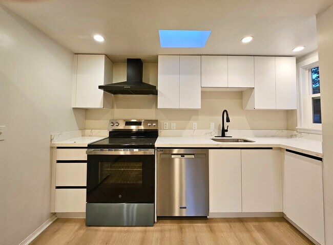 Foto del edificio - 11225 Goodwin Way NE