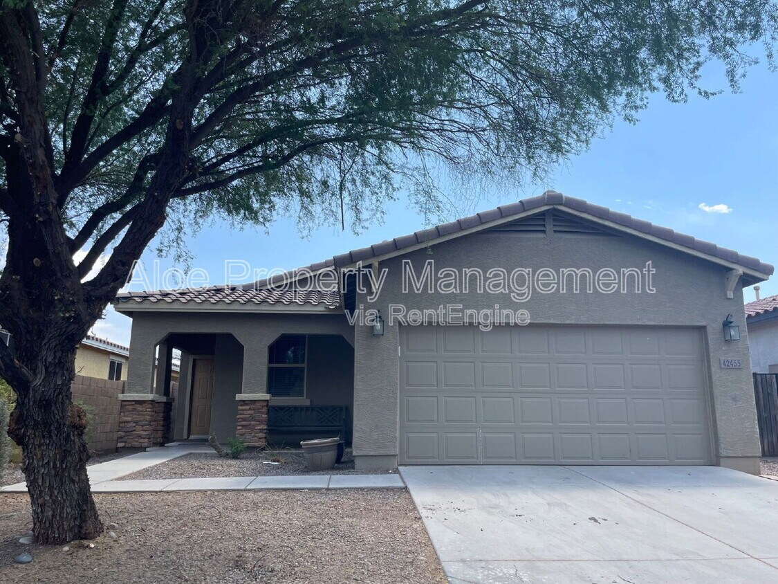 Foto principal - 42455 W Santa Fe St