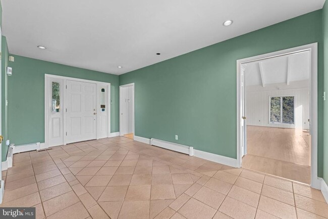 Building Photo - 901 Walker Rd