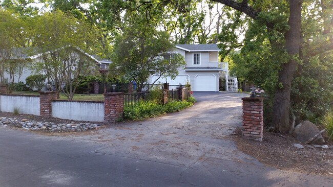Foto del edificio - 2117 Stewart Ave