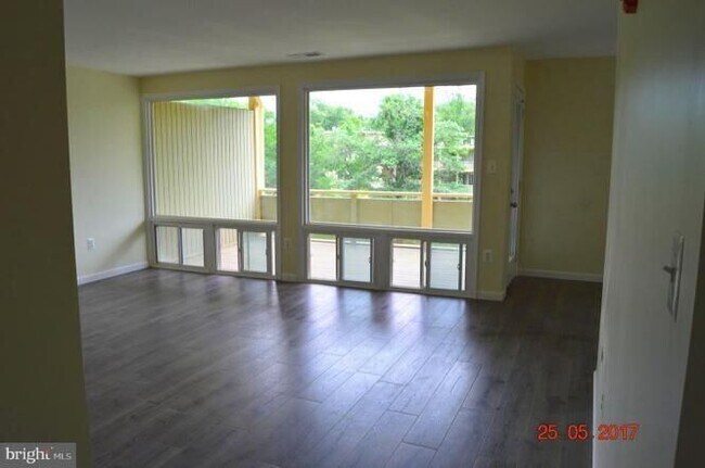 Building Photo - 7101 Donnell Pl