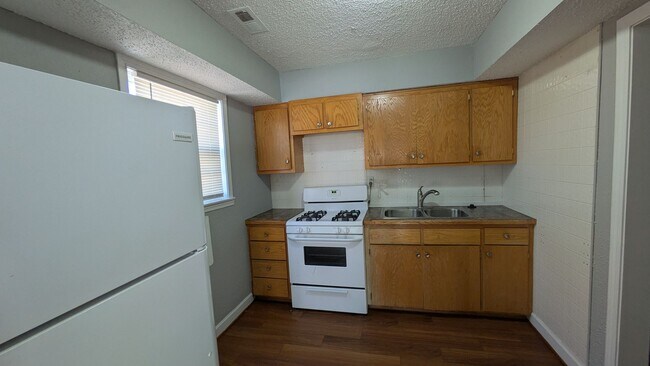 Foto del edificio - 4822 Woodend Ave