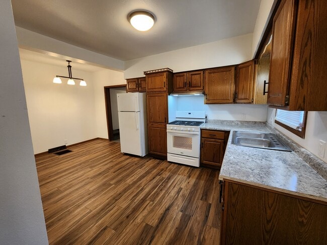 Building Photo - 416 3rd St NW