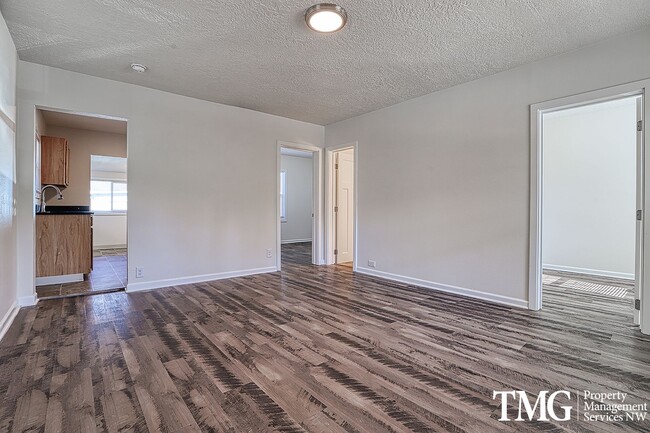 Building Photo - Charming Remodeled 2 Bedroom Home In Downtown Vancouver!