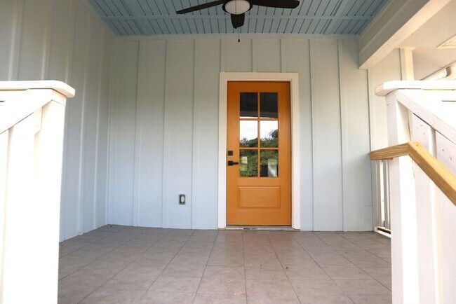 Foto del edificio - Oakland City 3 Bed/2 Bath, Beautifully Rem...