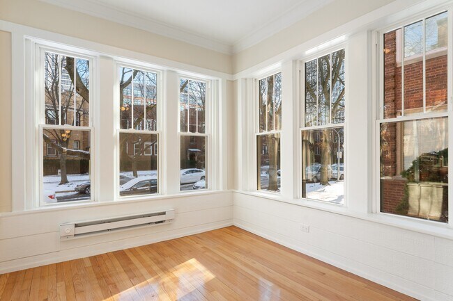 Sala de estar y solárium - 6444 N Magnolia Ave