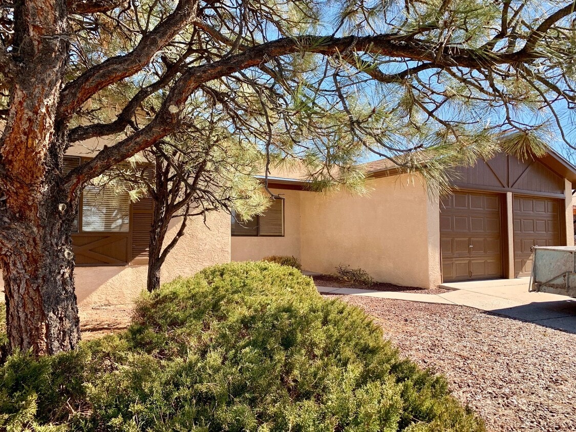 Primary Photo - Heritage Hills 3 Bedroom