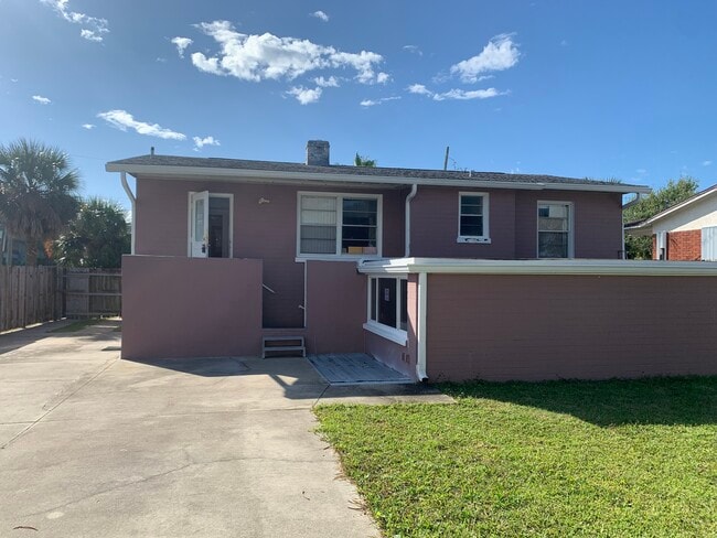 Building Photo - 485 Golf Blvd