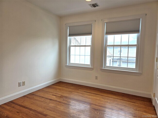 Foto del edificio - 63 Dunwood Rd