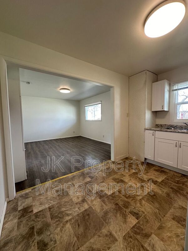 Building Photo - 1226 6th Ave N