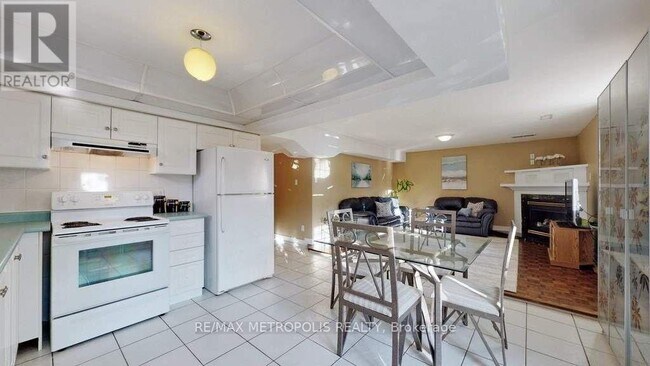 Building Photo - 1800 Holbrook Ct
