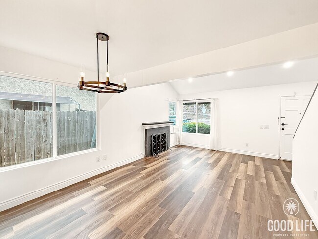 Foto del edificio - Updated 4B 2BA Home in Paradise Hills w/ S...