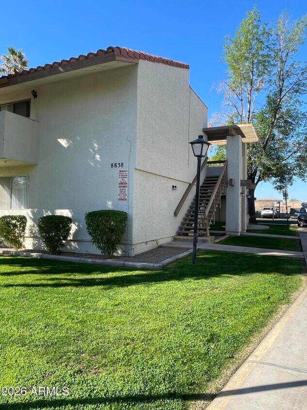 Foto del edificio - 8838 North 8th St