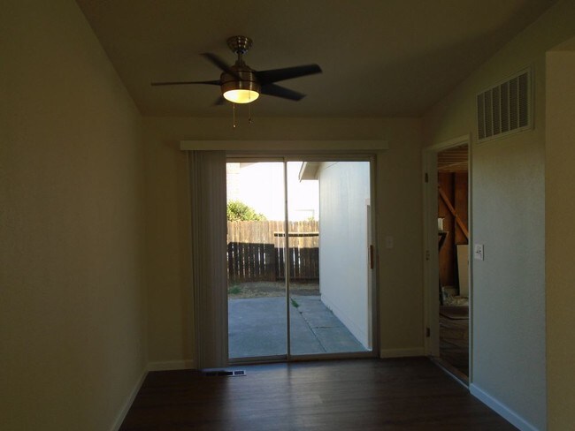 Building Photo - Completely Refurbished Coffey Park Home