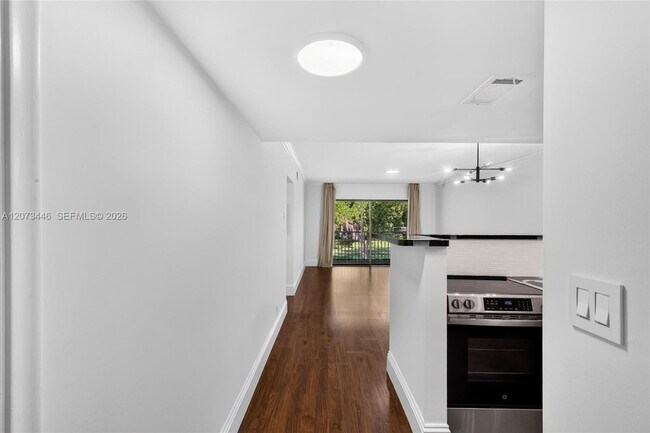 Foto del edificio - 899 SE 2nd Ave