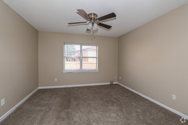 1BR, 1BA - 620SF - Living Area - Maple Wood Apartments