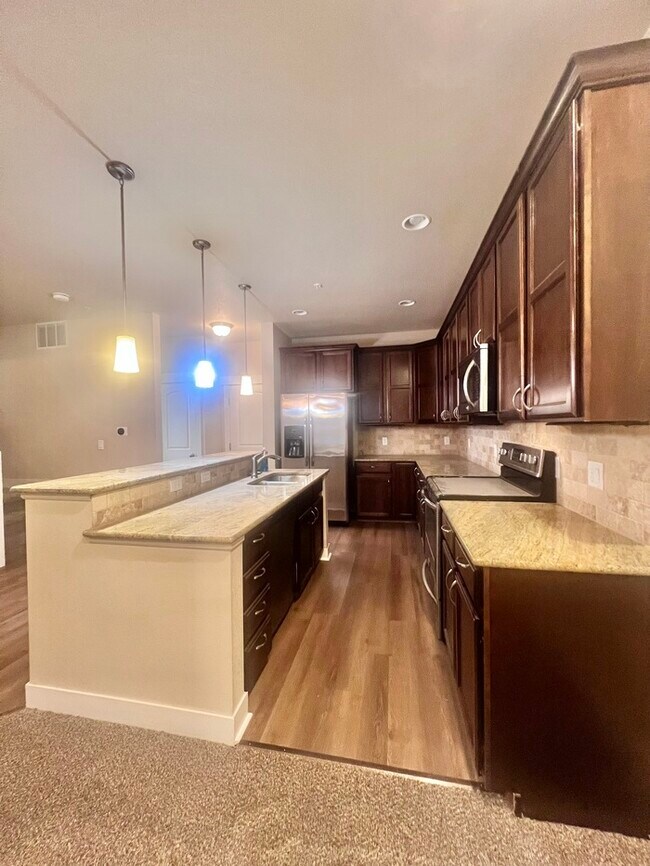 Building Photo - 3 bedroom/2.5 bath Condo with attached 2 car garage In Fossil Lake Subdivision in Fort Collins, CO