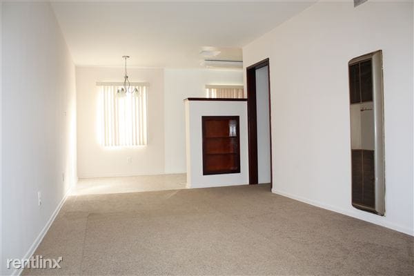 Building Photo - 5925 Crenshaw Blvd