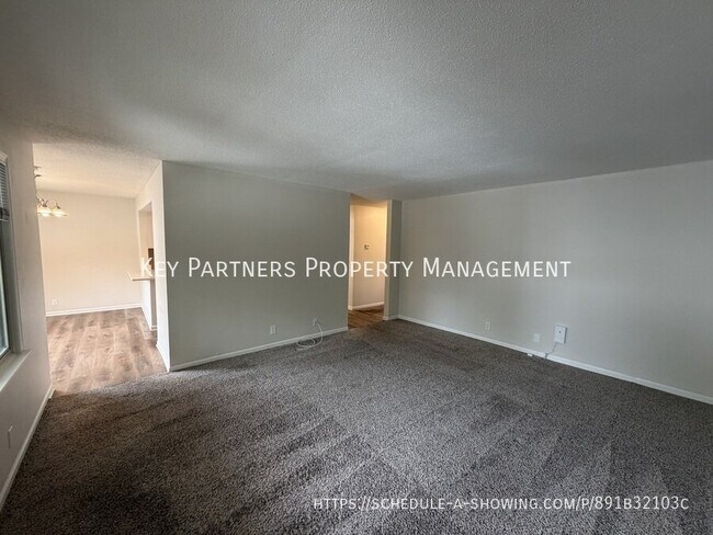 Building Photo - 8831 Glenwood St