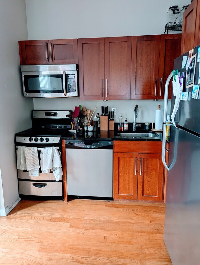 Building Photo - 483 Beacon St