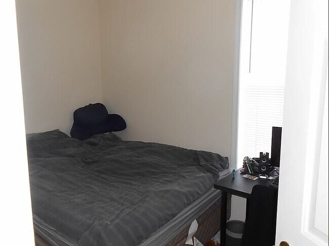 Foto del edificio - 2317 N Greenview Ave