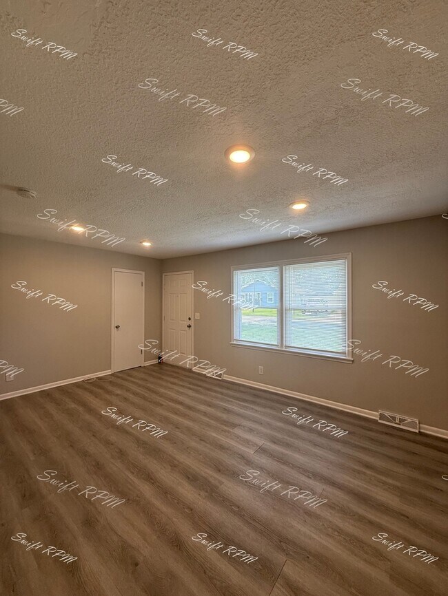Building Photo - 1206 E Loula St