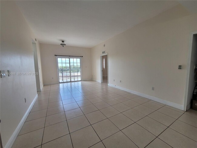 Foto del edificio - 5271 SW 8th St