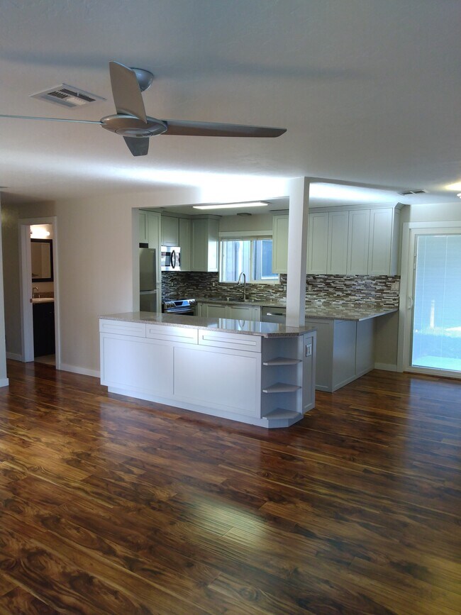 Building Photo - 373 White Cloud Dr